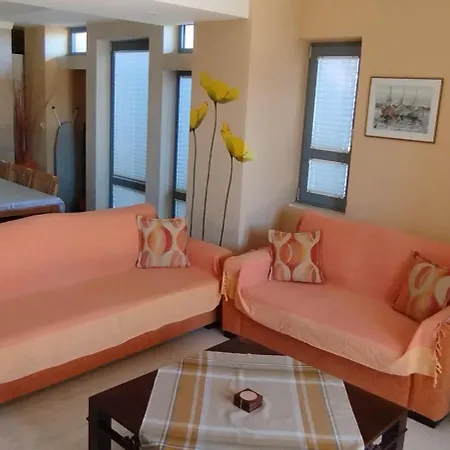 Zach's House Tatil Evi Nea Roda