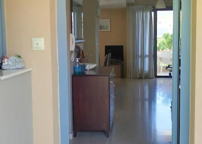 Zach's House * Nea Roda