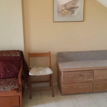 Zach's House نيا رودا